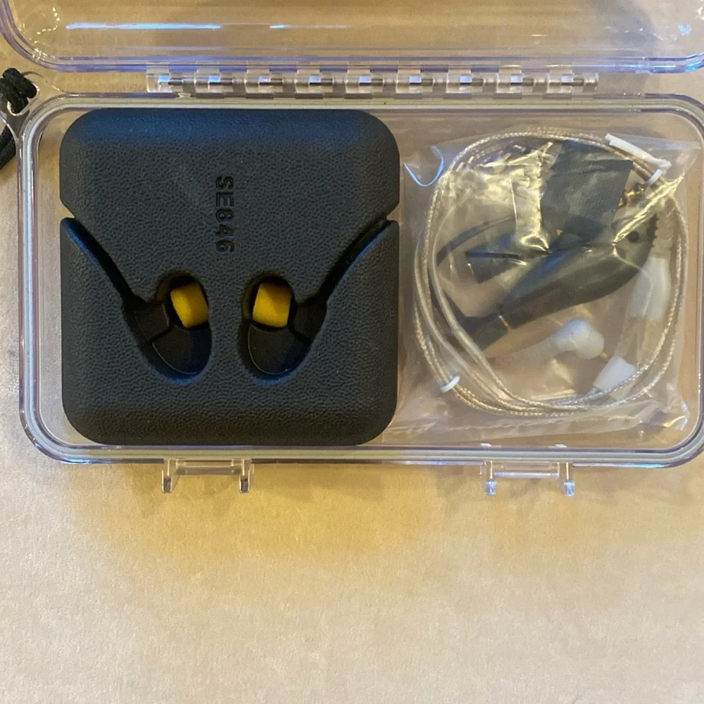 Shure Black Earphones SE846 - Picture 2 of 6